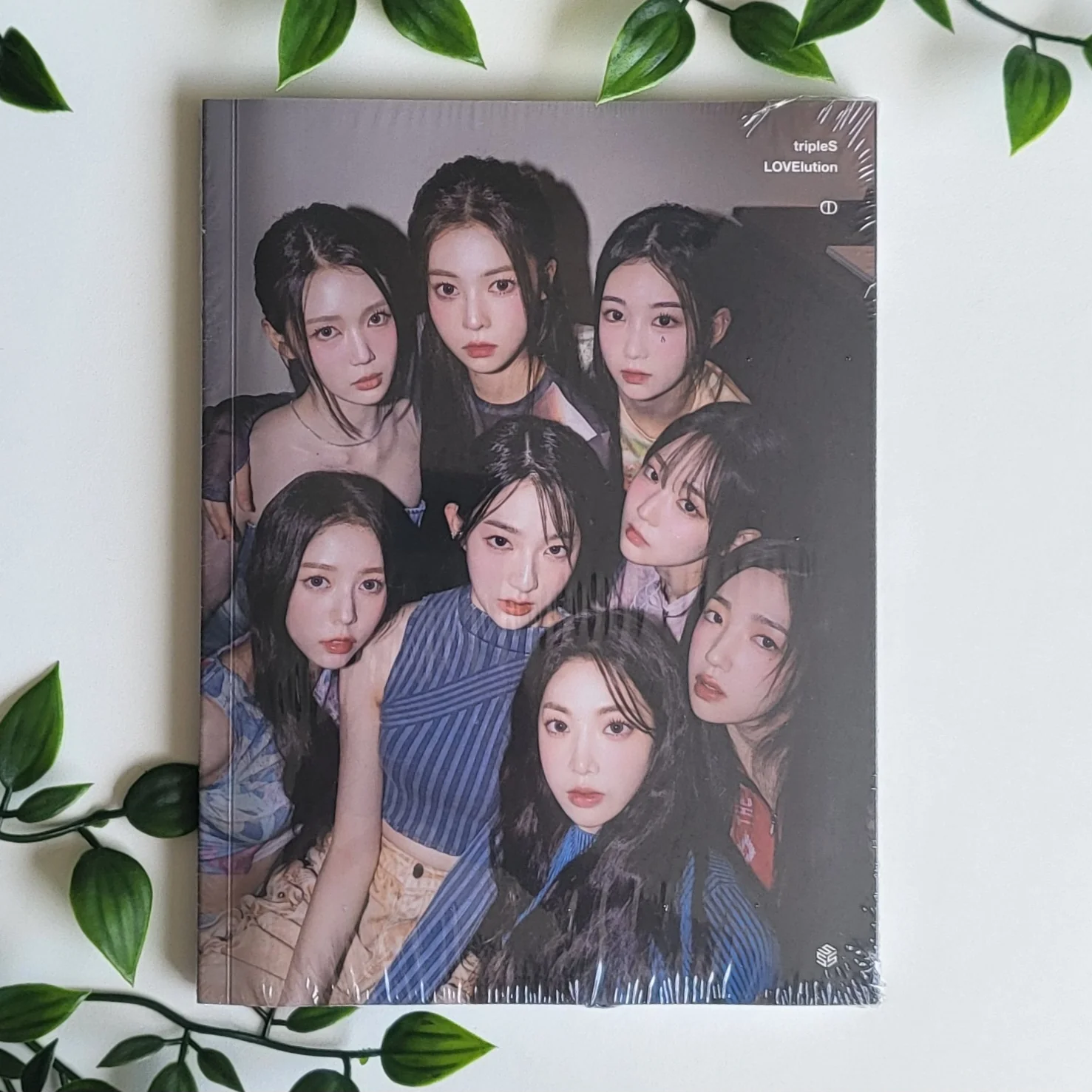 TRIPLES - MINI ALBUM [LOVELUTION] (2 VERSIONS) - Image 8